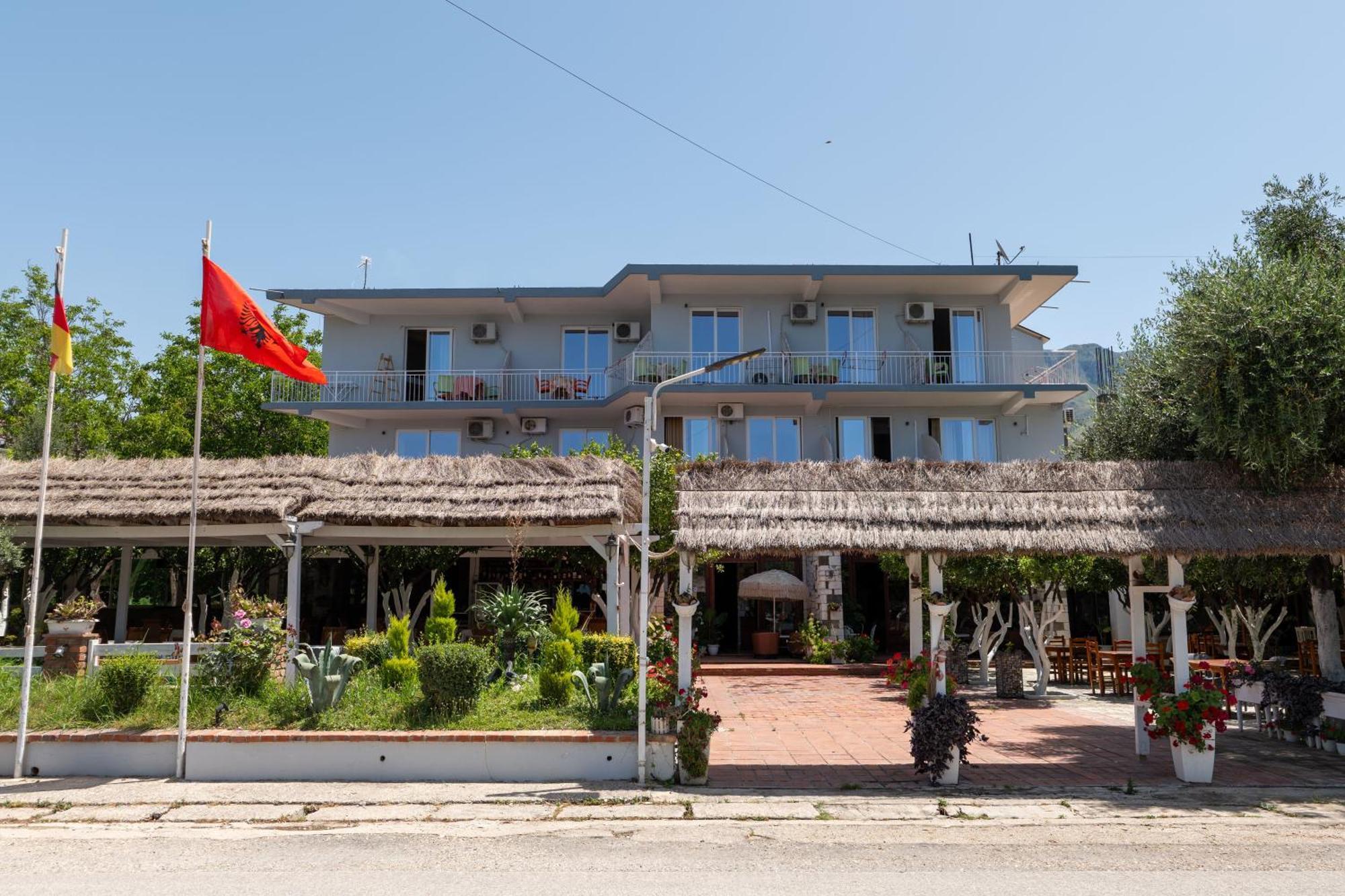 Hotel Nika Radhime Bagian luar foto