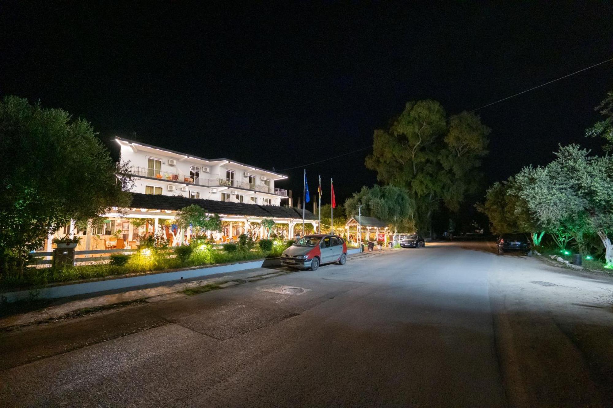 Hotel Nika Radhime Bagian luar foto