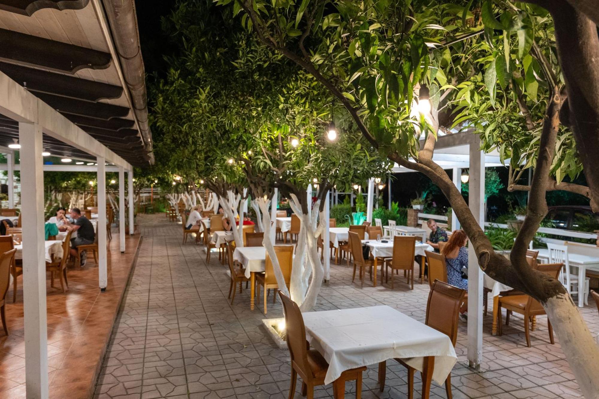 Hotel Nika Radhime Bagian luar foto