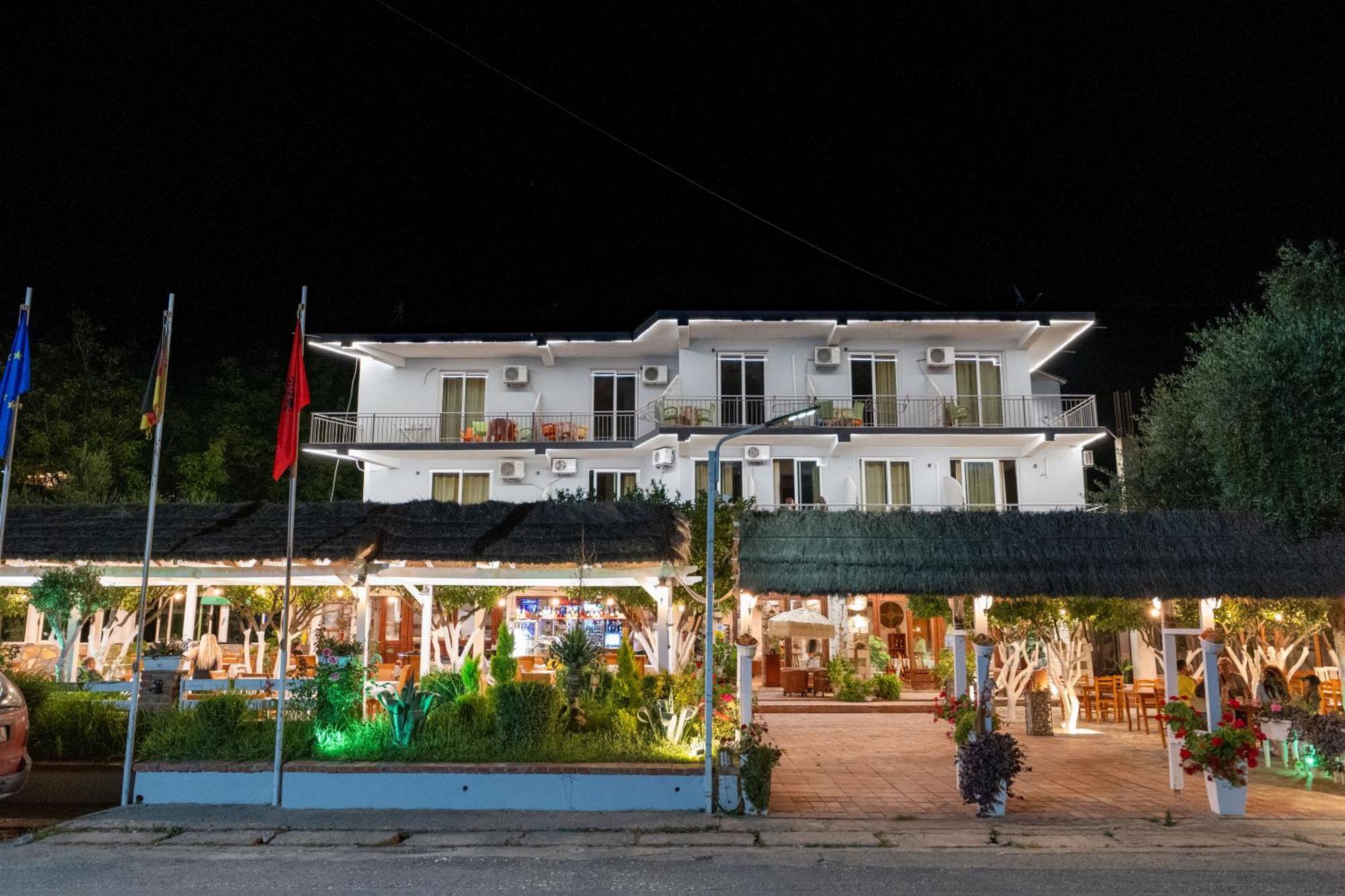 Hotel Nika Radhime Bagian luar foto