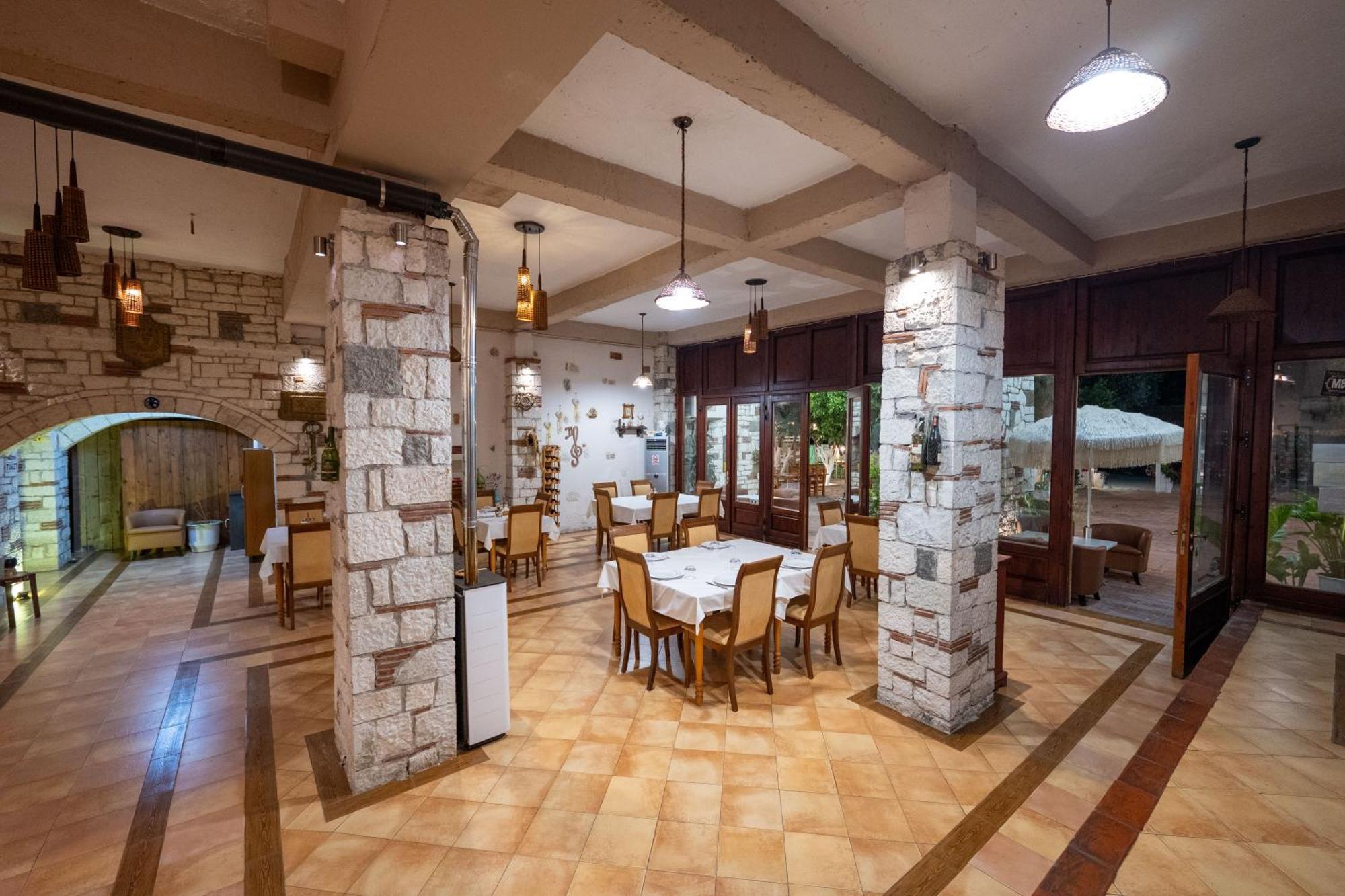 Hotel Nika Radhime Bagian luar foto