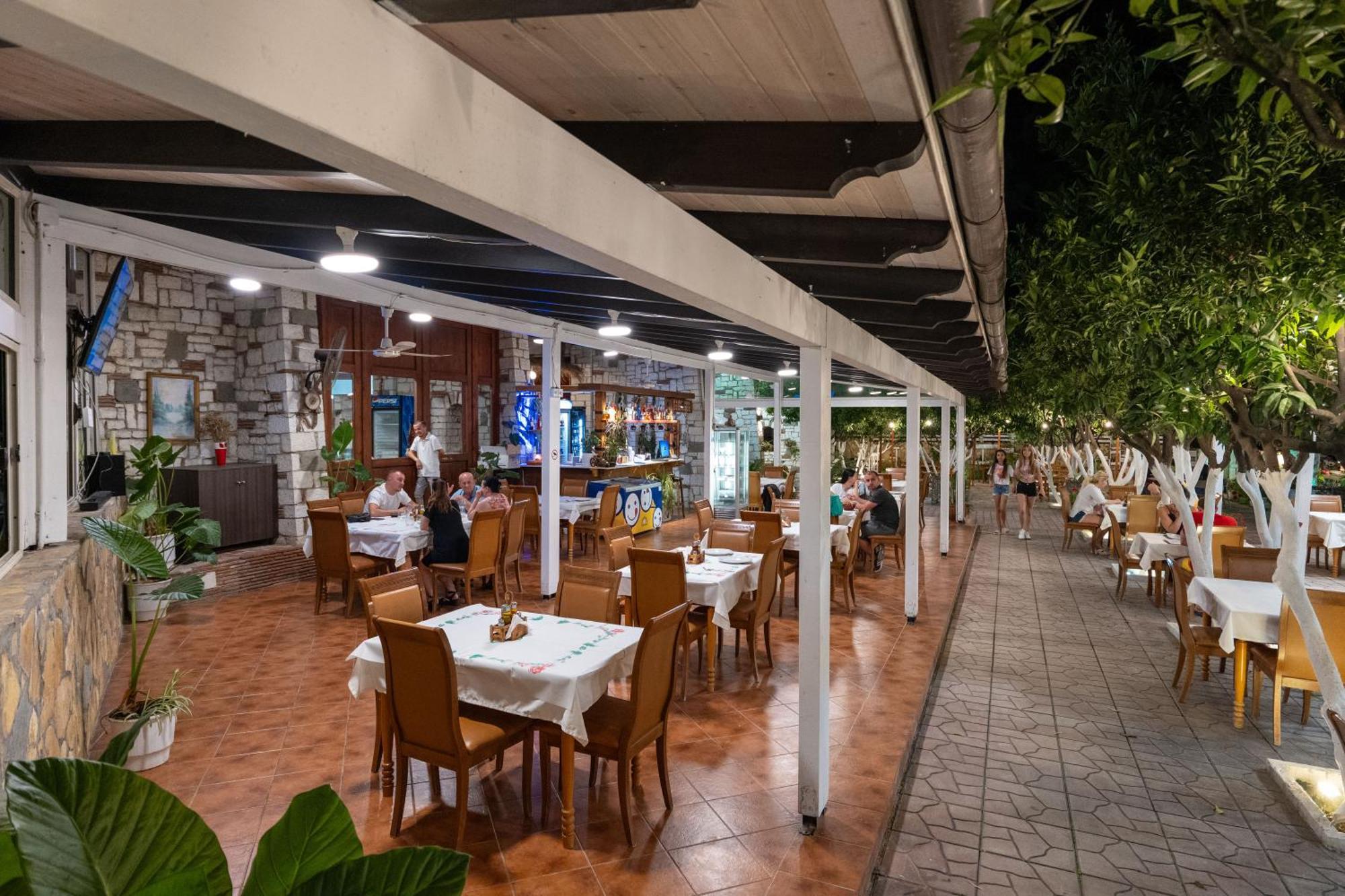 Hotel Nika Radhime Bagian luar foto