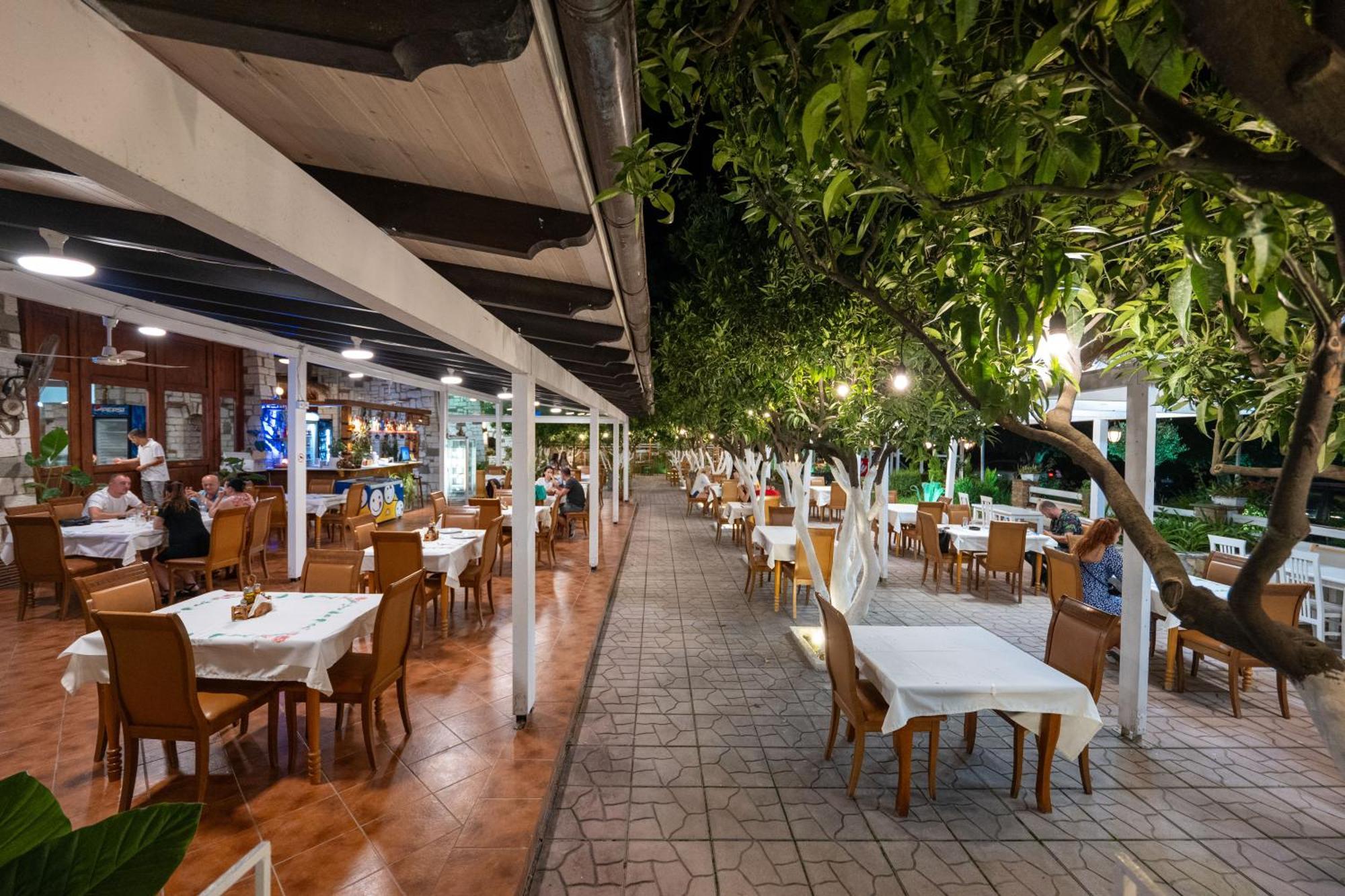 Hotel Nika Radhime Bagian luar foto