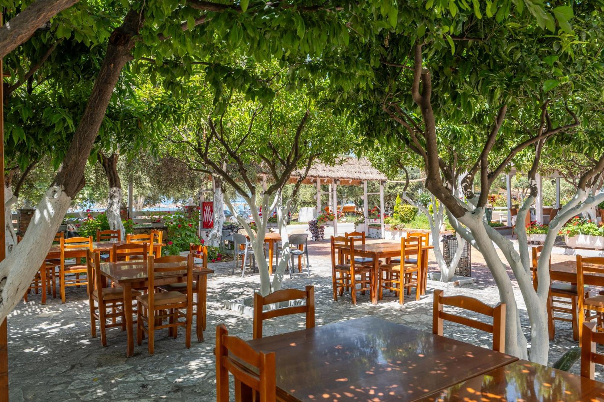 Hotel Nika Radhime Bagian luar foto