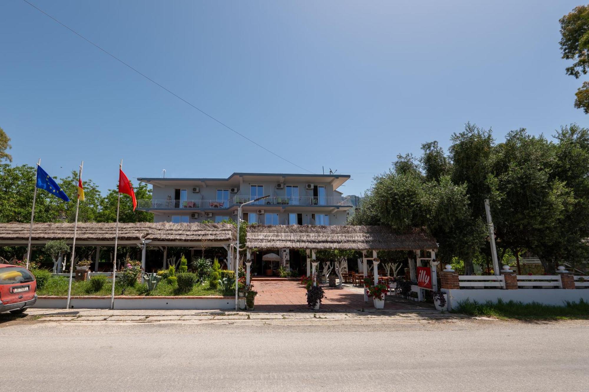 Hotel Nika Radhime Bagian luar foto