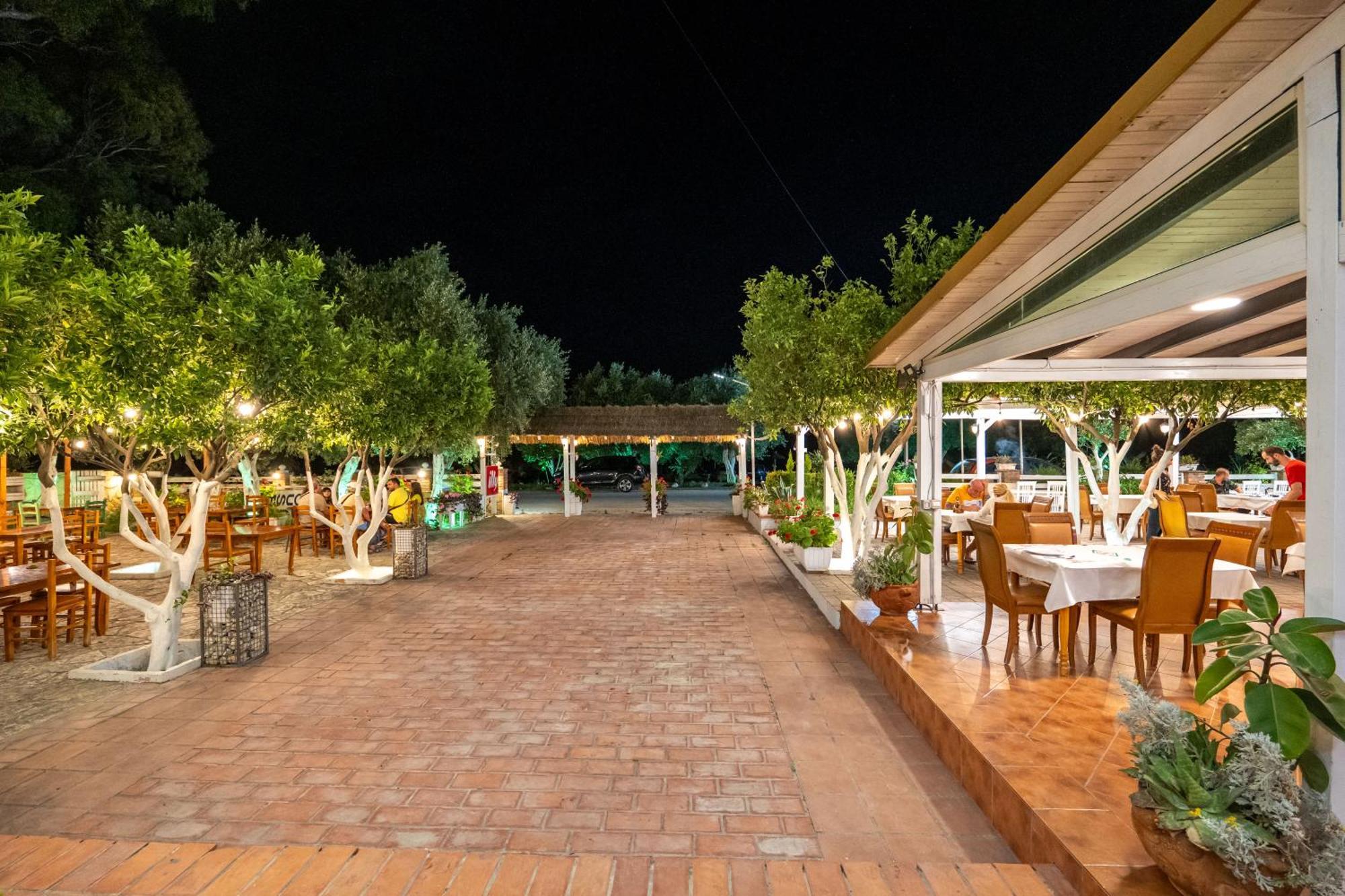 Hotel Nika Radhime Bagian luar foto