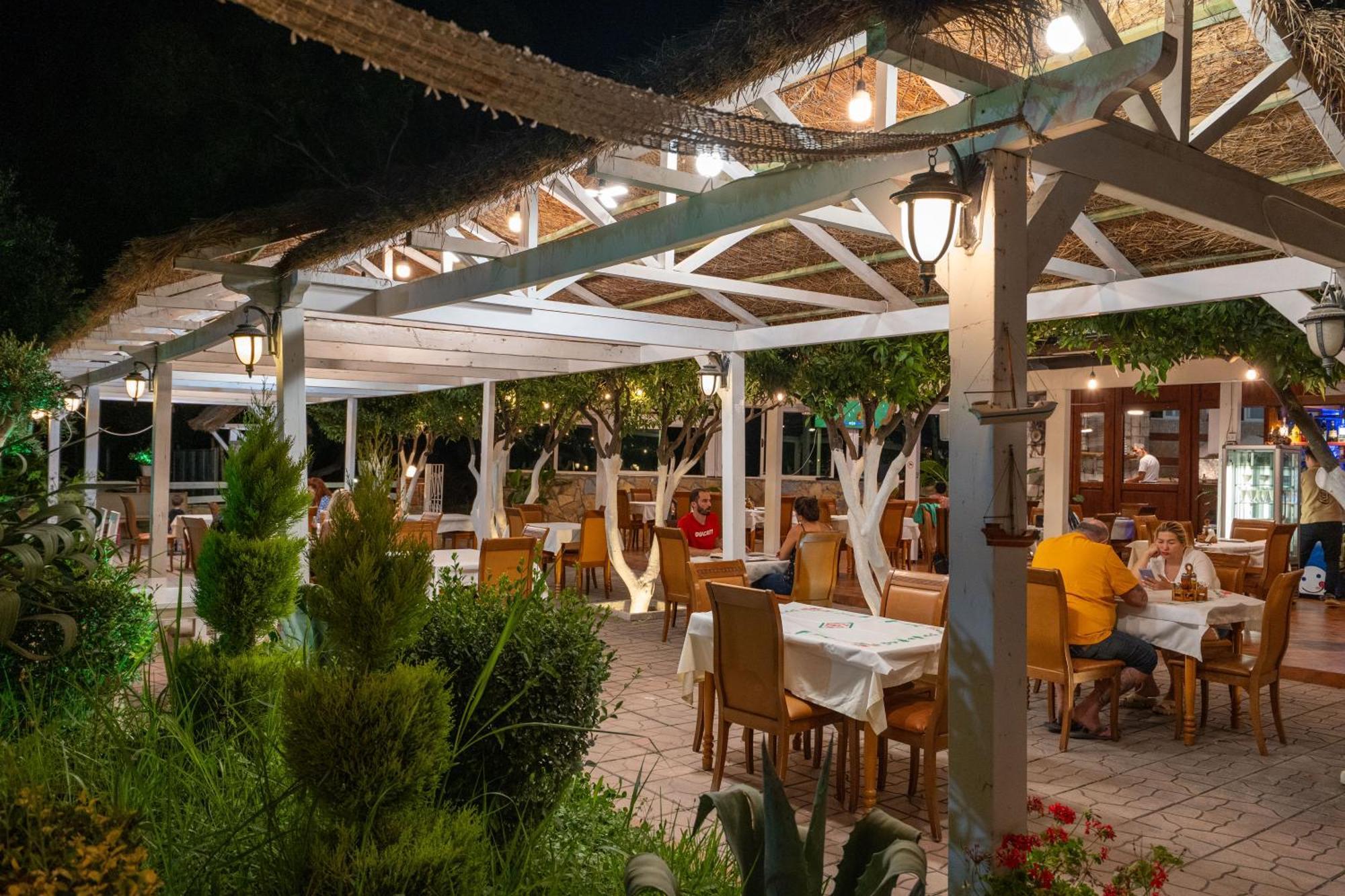 Hotel Nika Radhime Bagian luar foto