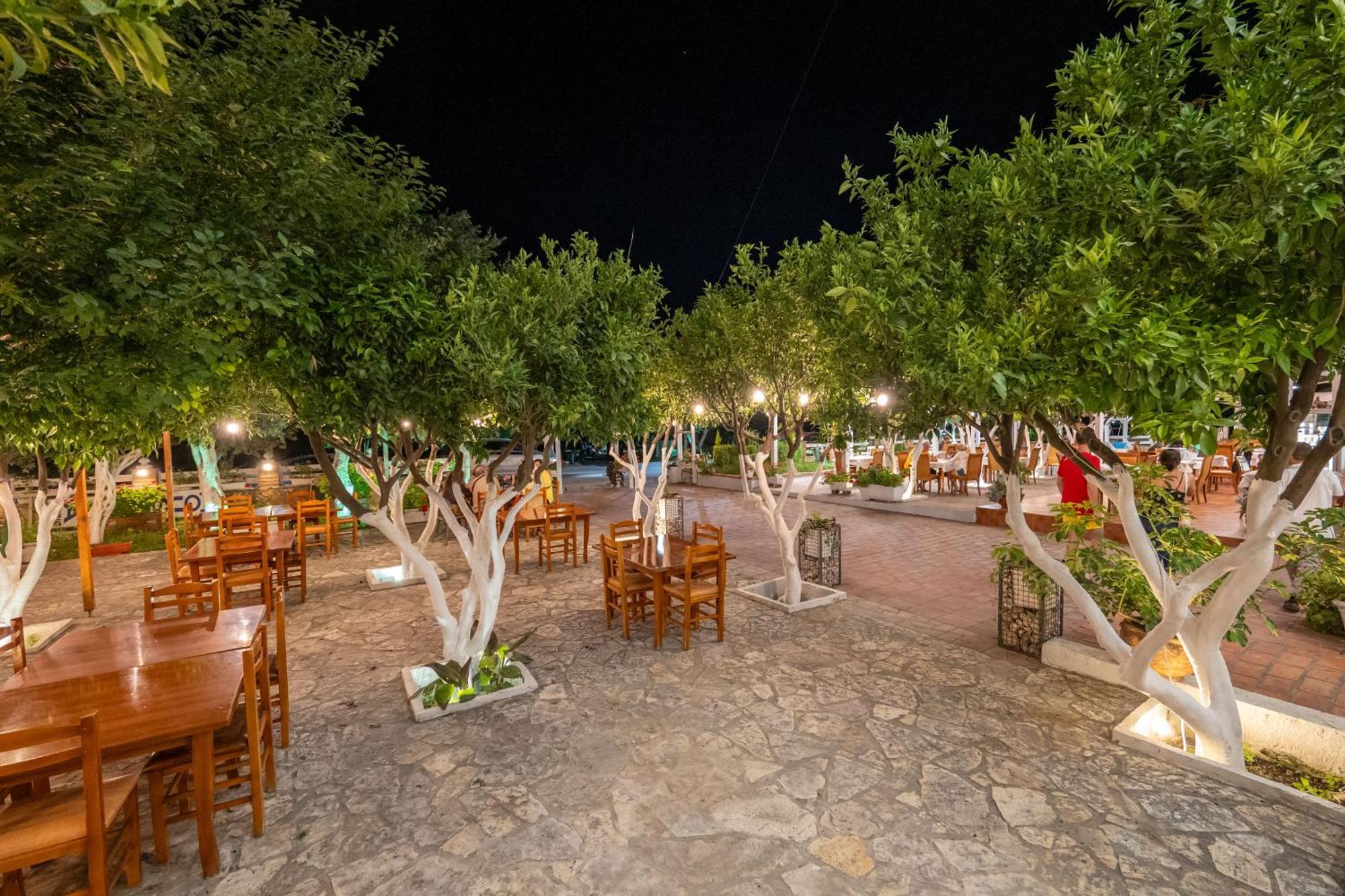 Hotel Nika Radhime Bagian luar foto