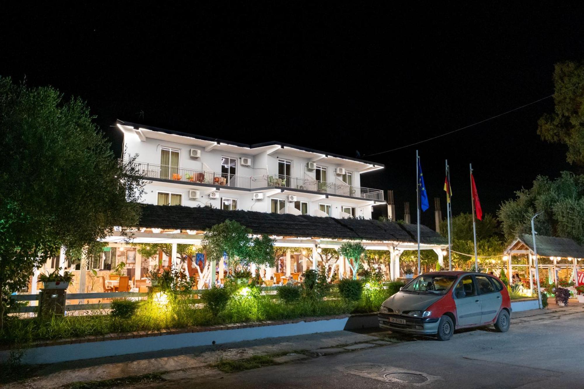Hotel Nika Radhime Bagian luar foto