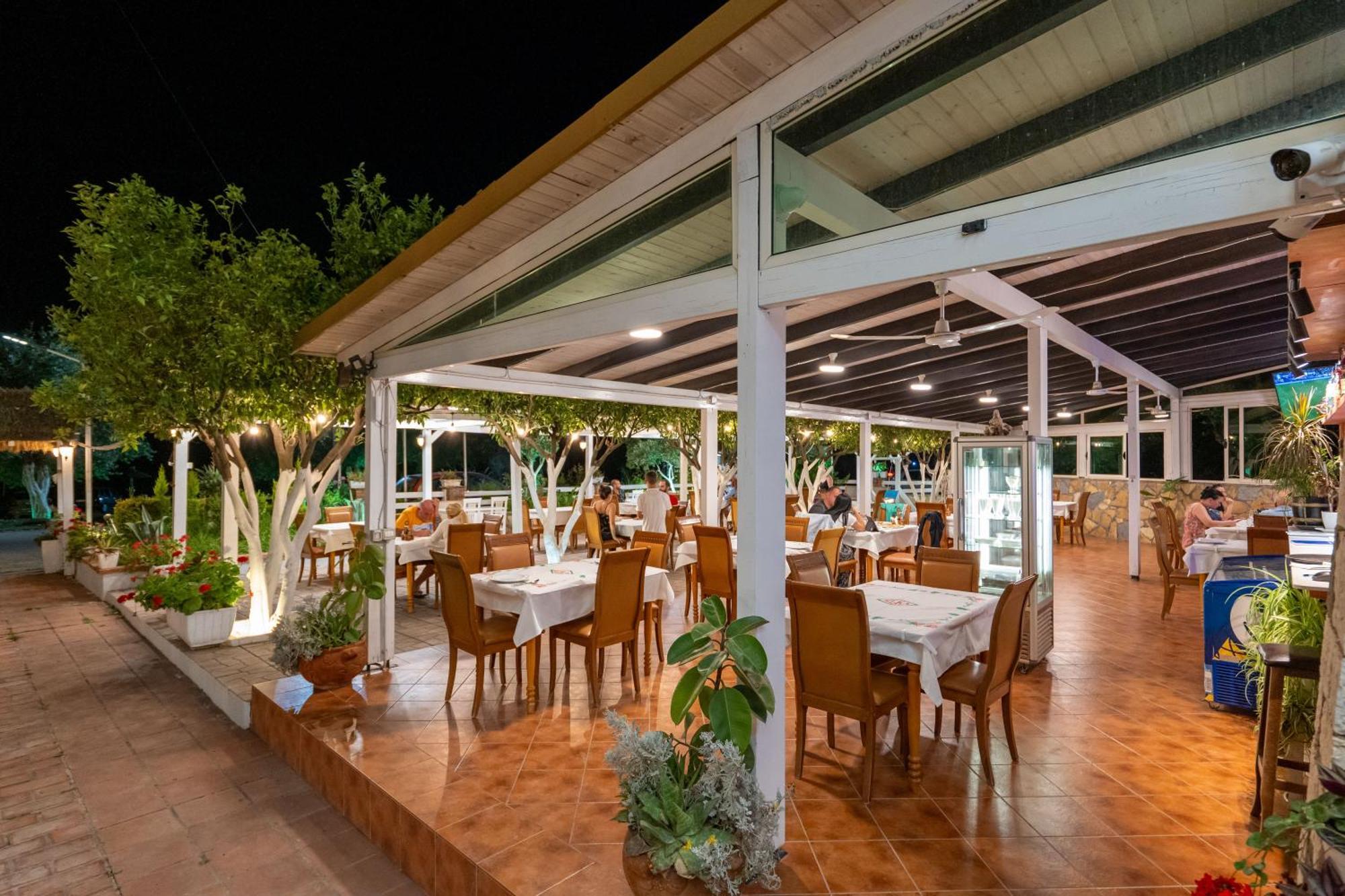 Hotel Nika Radhime Bagian luar foto