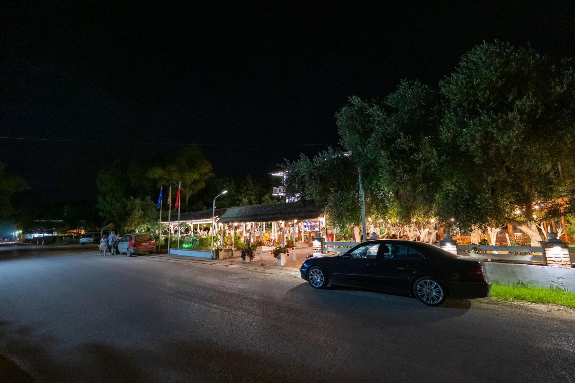 Hotel Nika Radhime Bagian luar foto