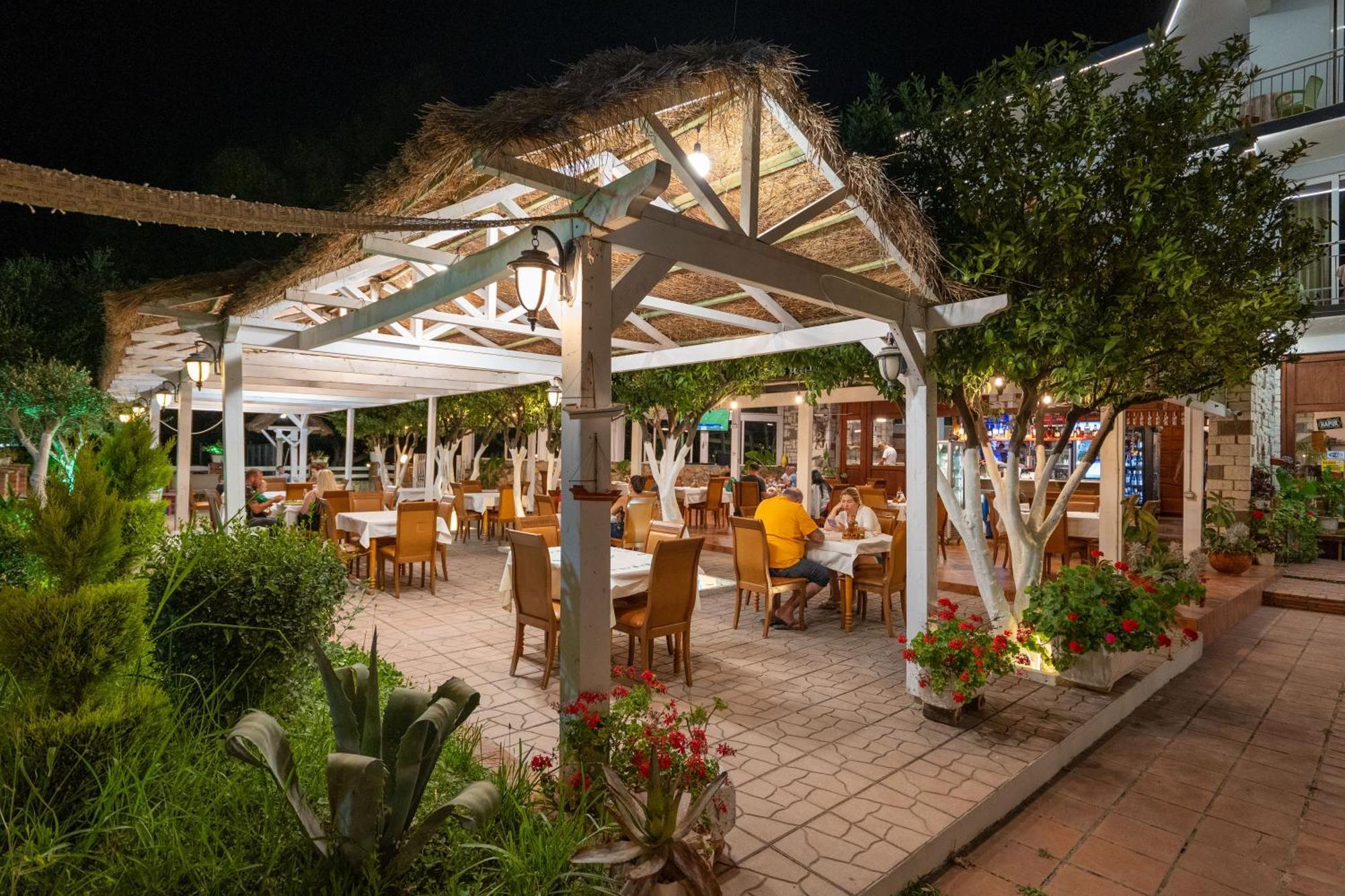 Hotel Nika Radhime Bagian luar foto