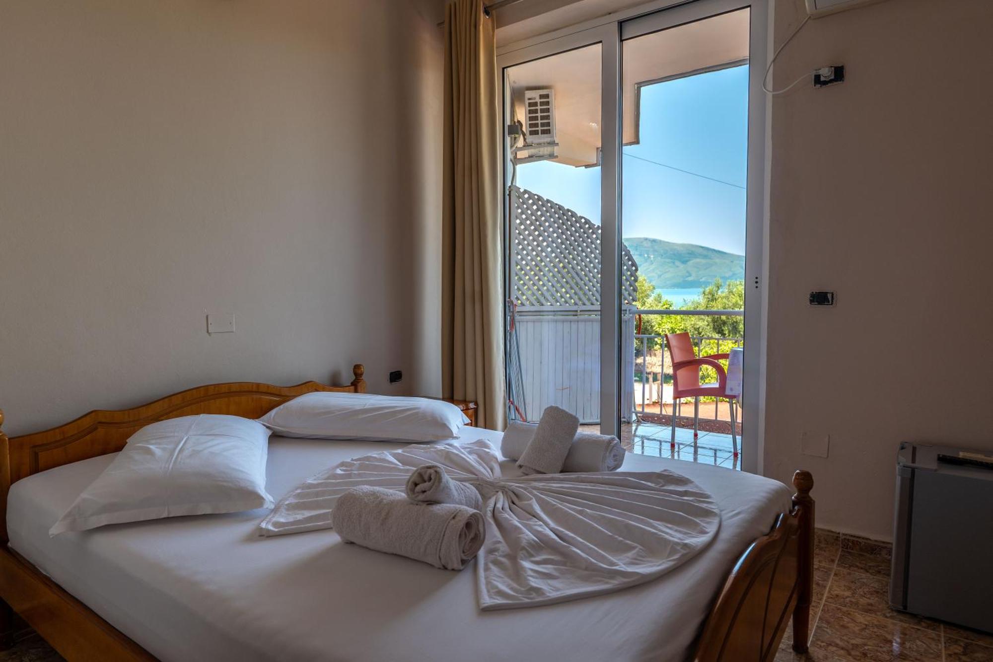 Hotel Nika Radhime Bagian luar foto