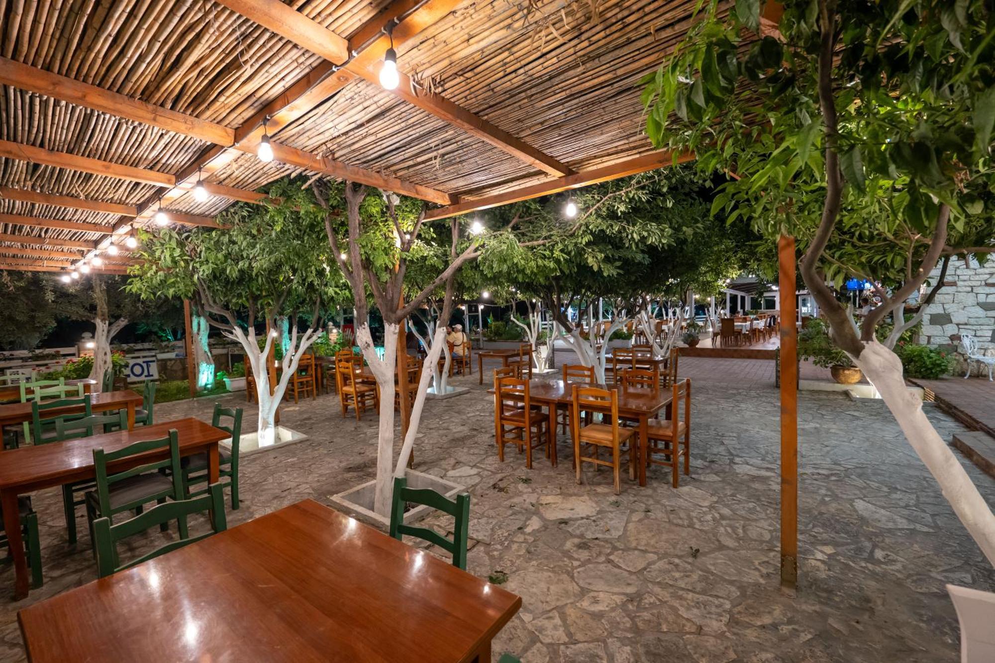 Hotel Nika Radhime Bagian luar foto