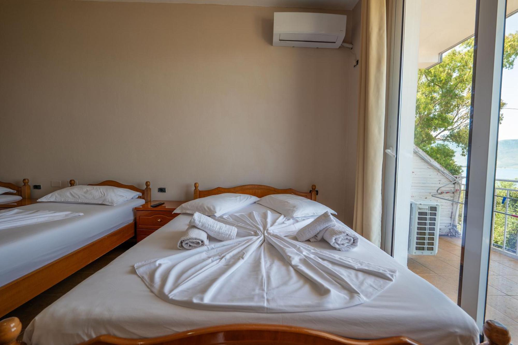 Hotel Nika Radhime Bagian luar foto