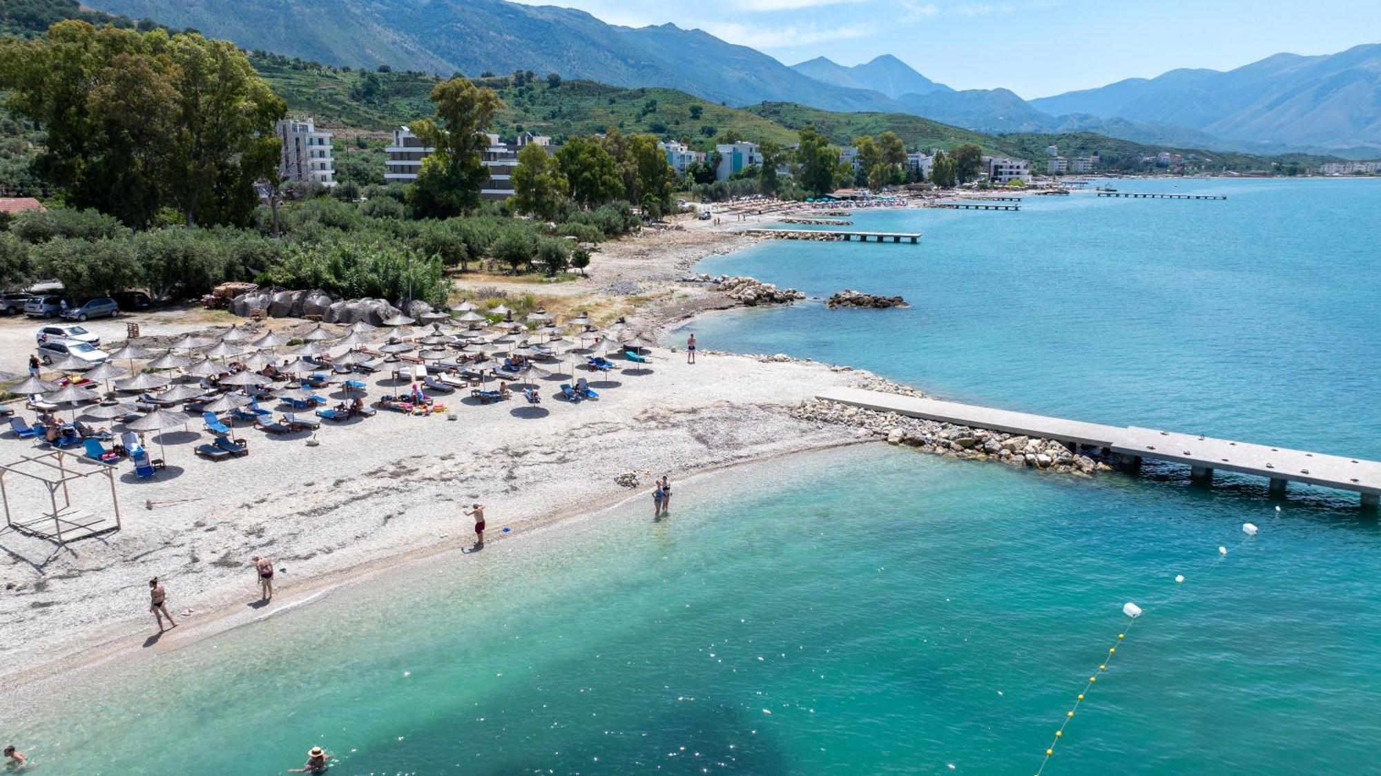 Hotel Nika Radhime Bagian luar foto